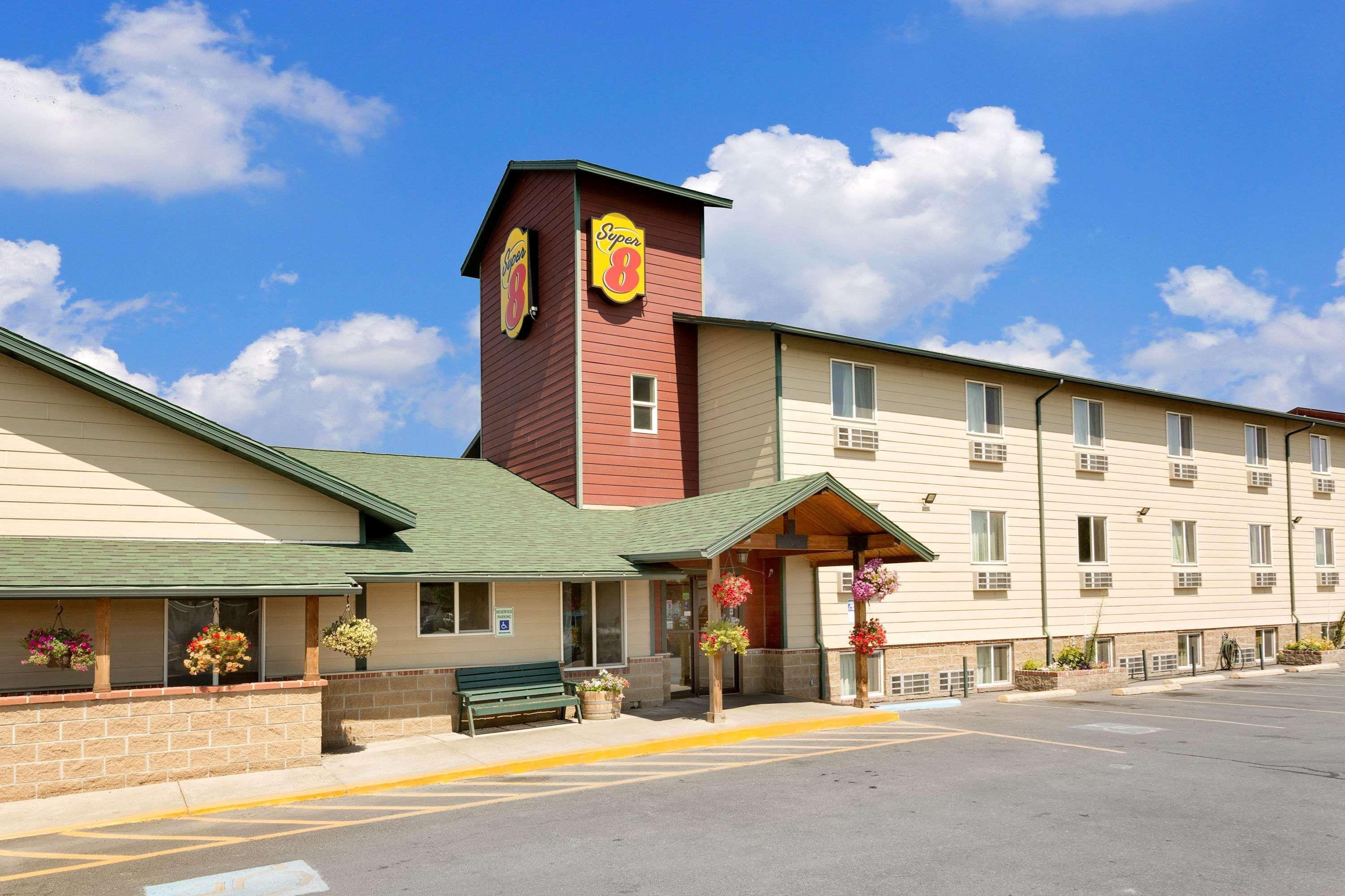 Super 8 By Wyndham Belgrade/Bozeman Airport Motel Dış mekan fotoğraf