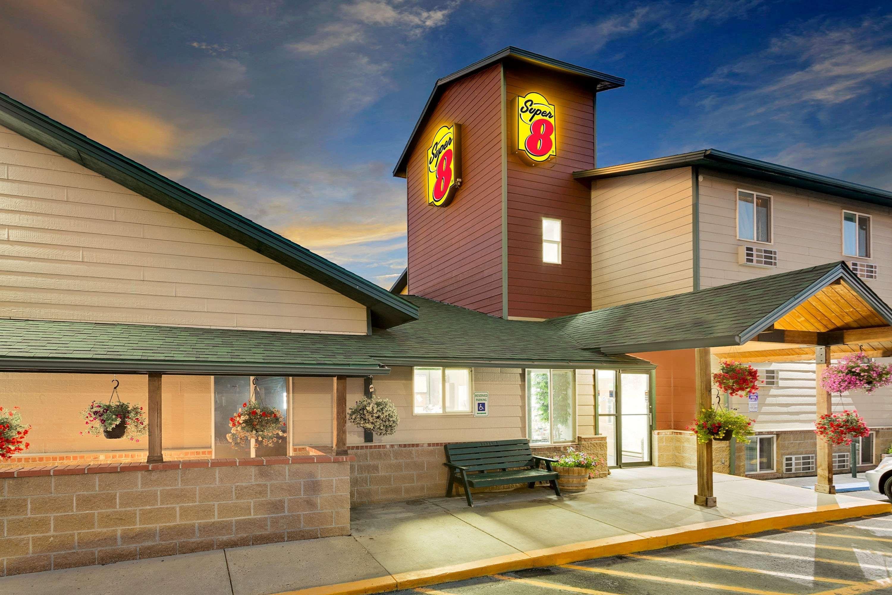 Super 8 By Wyndham Belgrade/Bozeman Airport Motel Dış mekan fotoğraf